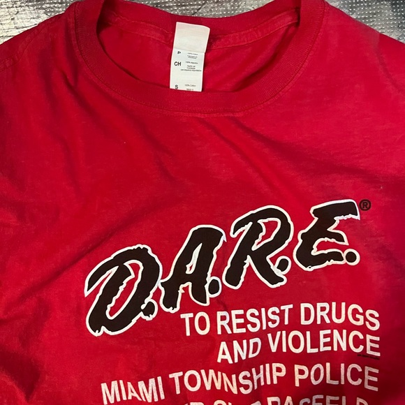 Red vintage 90s DARE t-shirt! - Picture 4 of 4